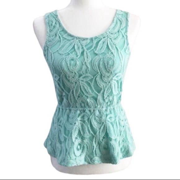 IRIS BASIC mint lace peplum sleeveless top - Picture 1 of 7